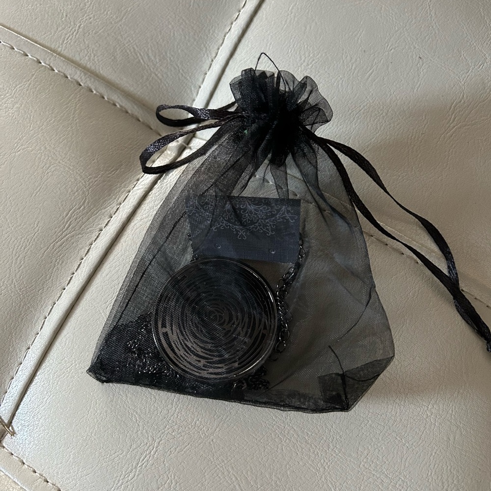 Howards 18’/20’ long black necklace with pendant